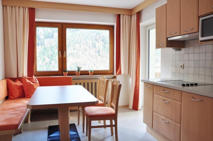 Haus Leo Apartment Solden Bagian luar foto
